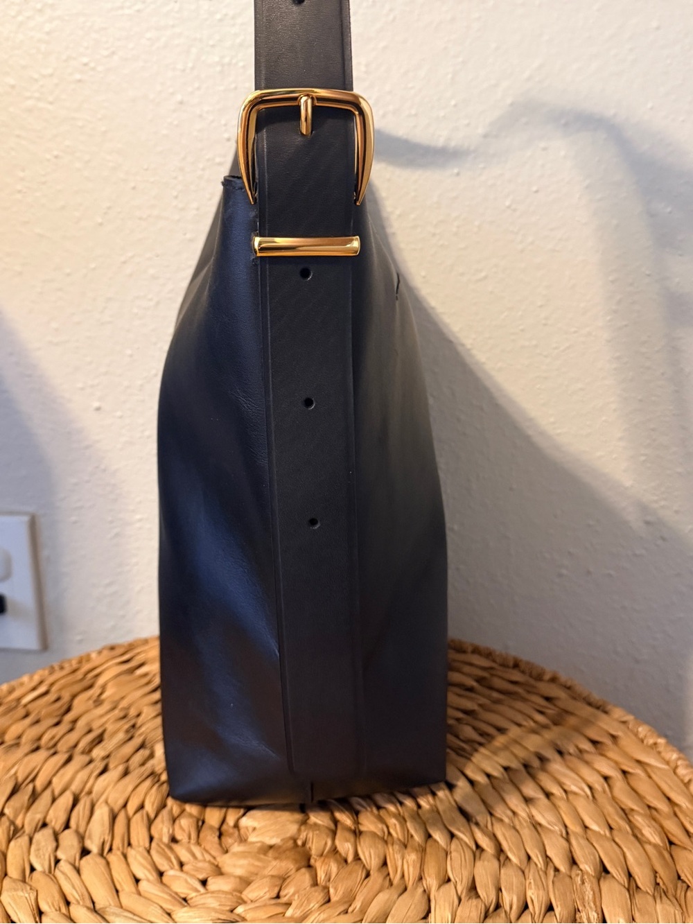 Madewell The Essential Bucket Tote with wallet - Picture 3 of 11